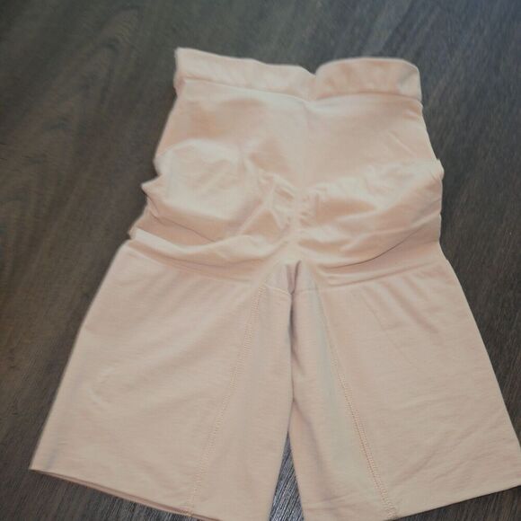 NEW SPANX Power Short Shaper Short Soft Nude Size Medium 6" Inseam - Picture 10 of 11